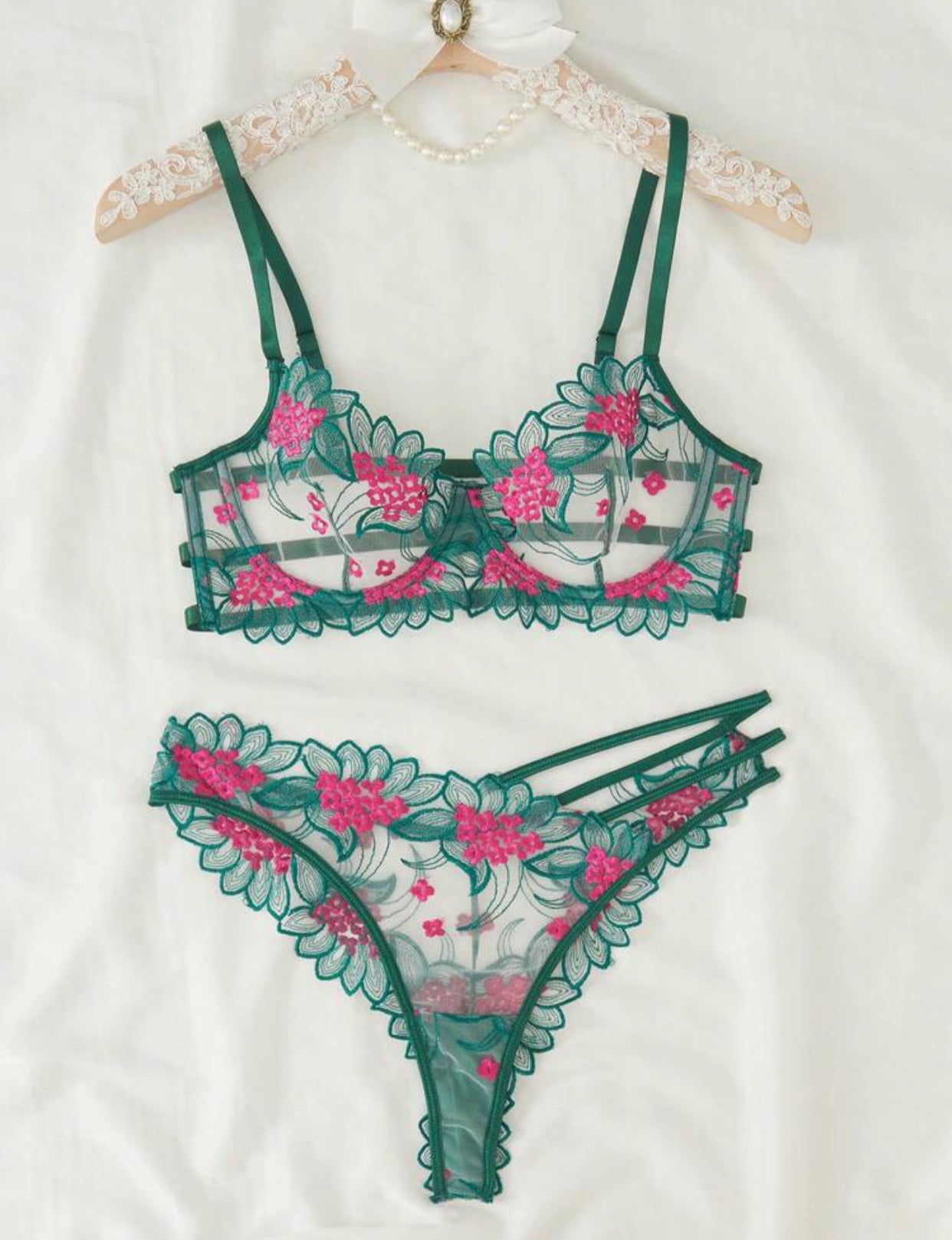 13305 - AMELIEE