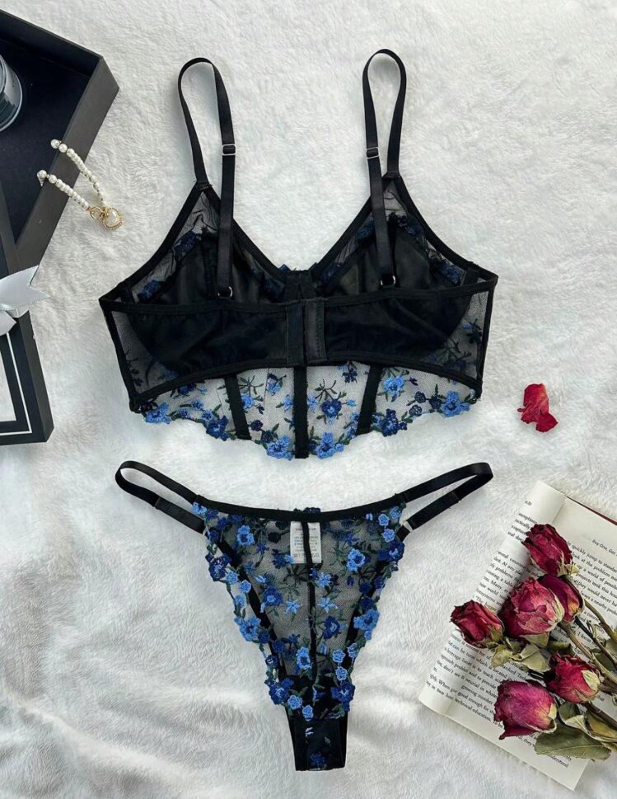 1688 - AMELIEE