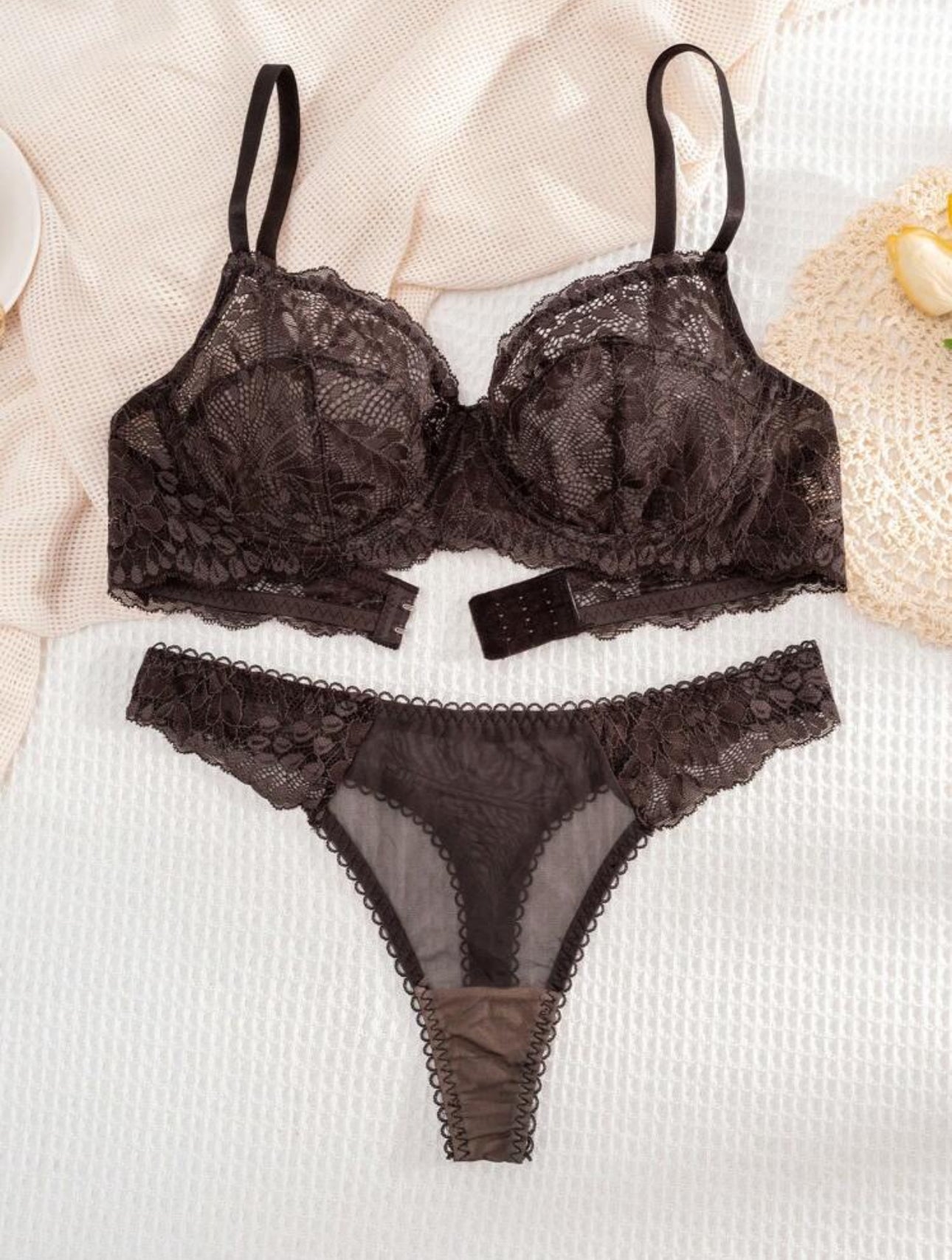 3317 - AMELIEE