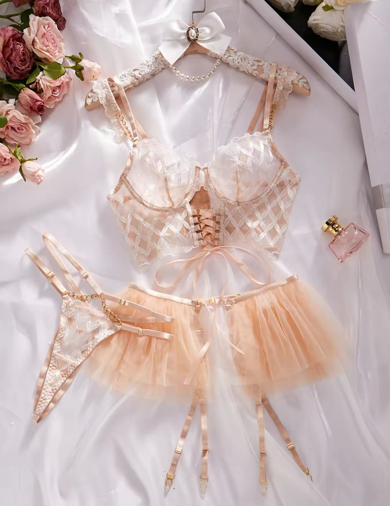 3902B - AMELIEE