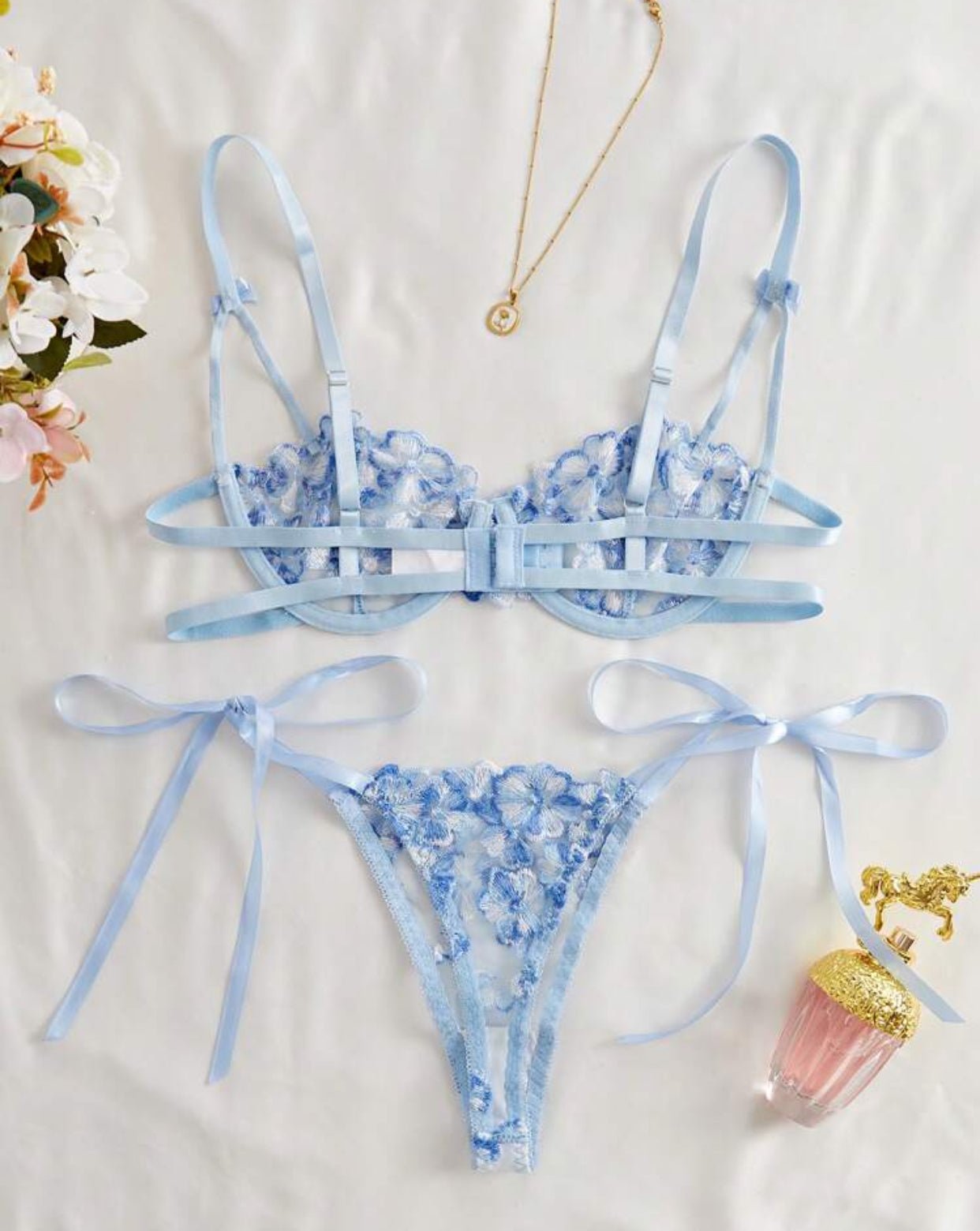 4022 - AMELIEE