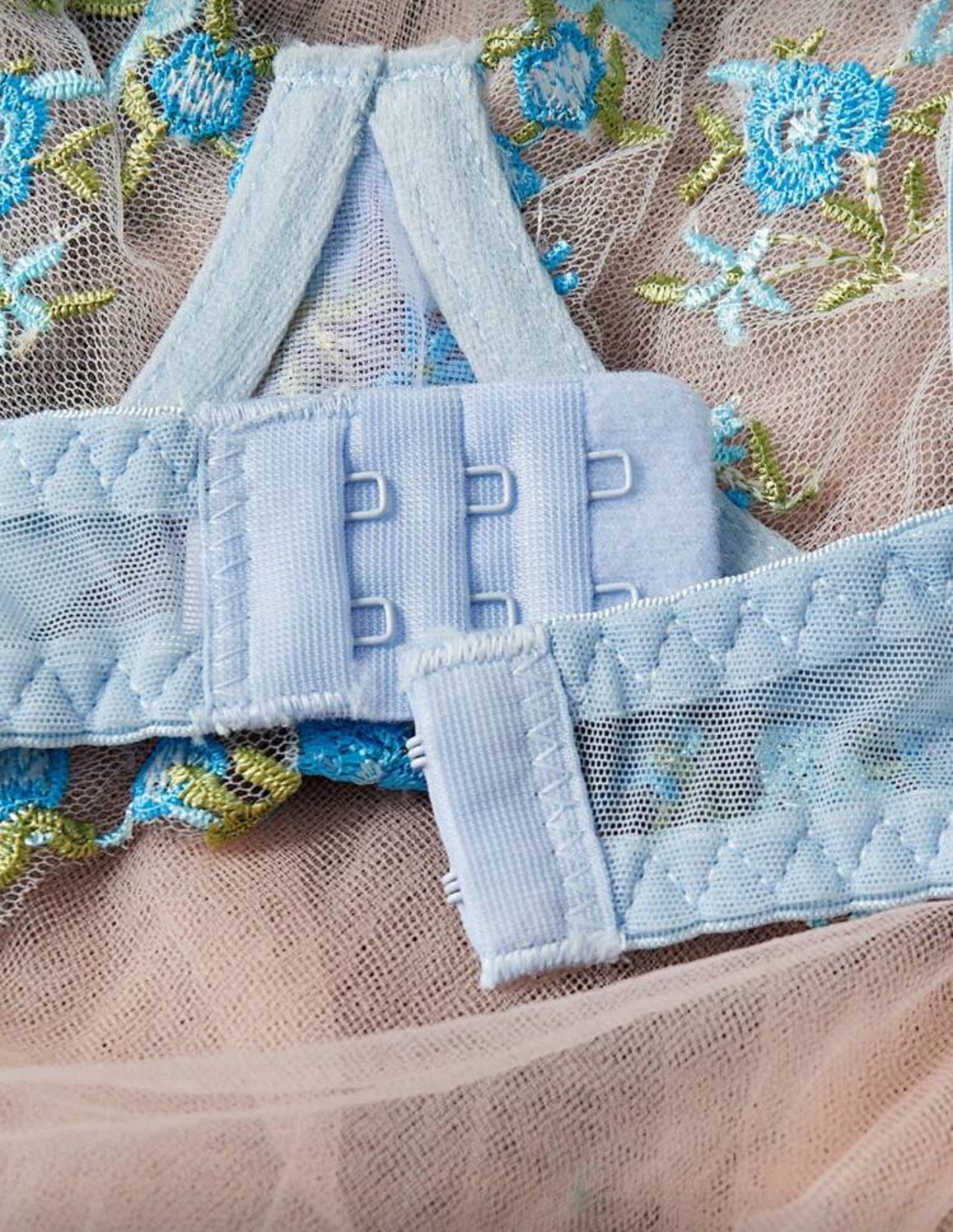 2962