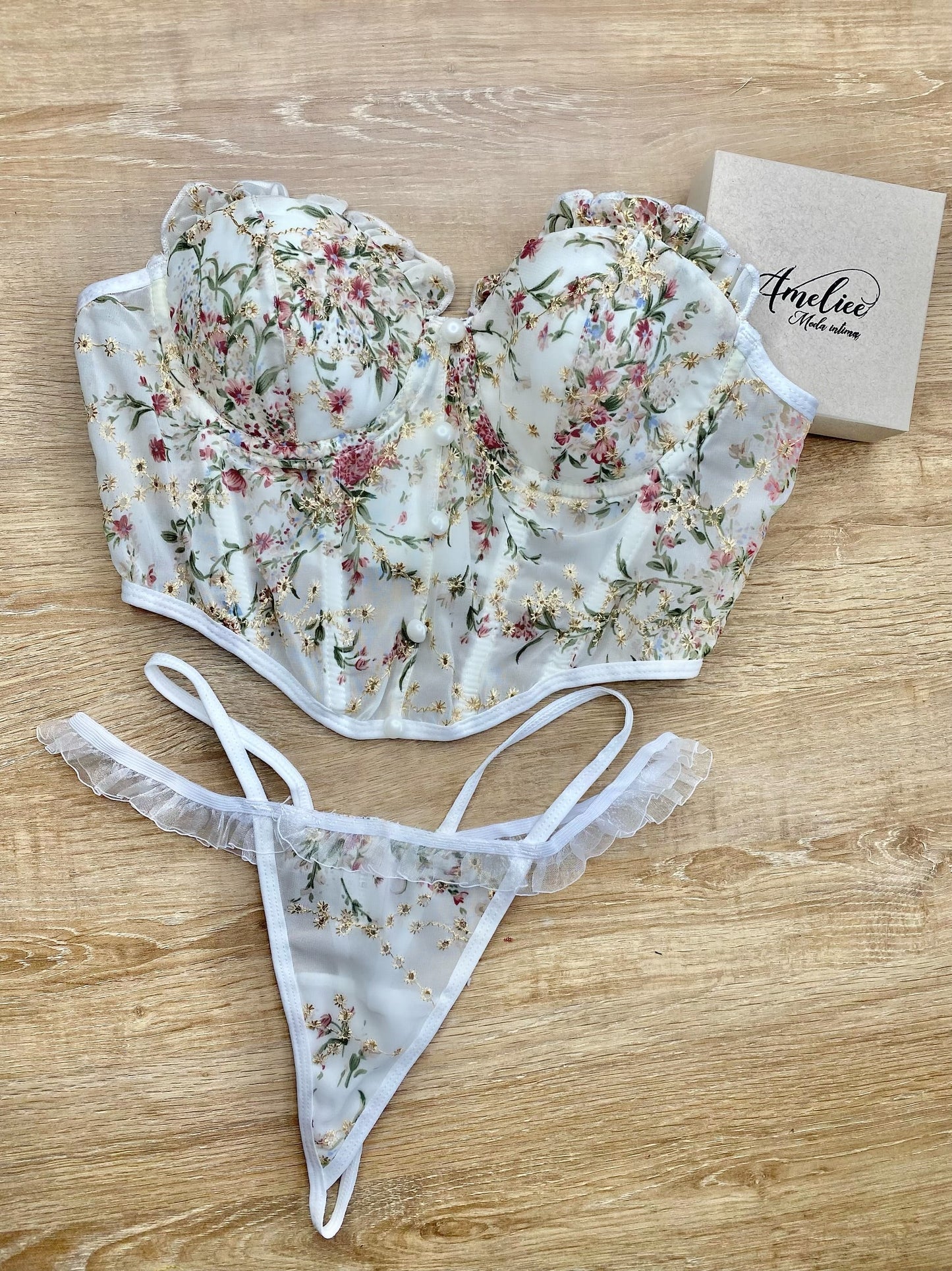 6704 - AMELIEE