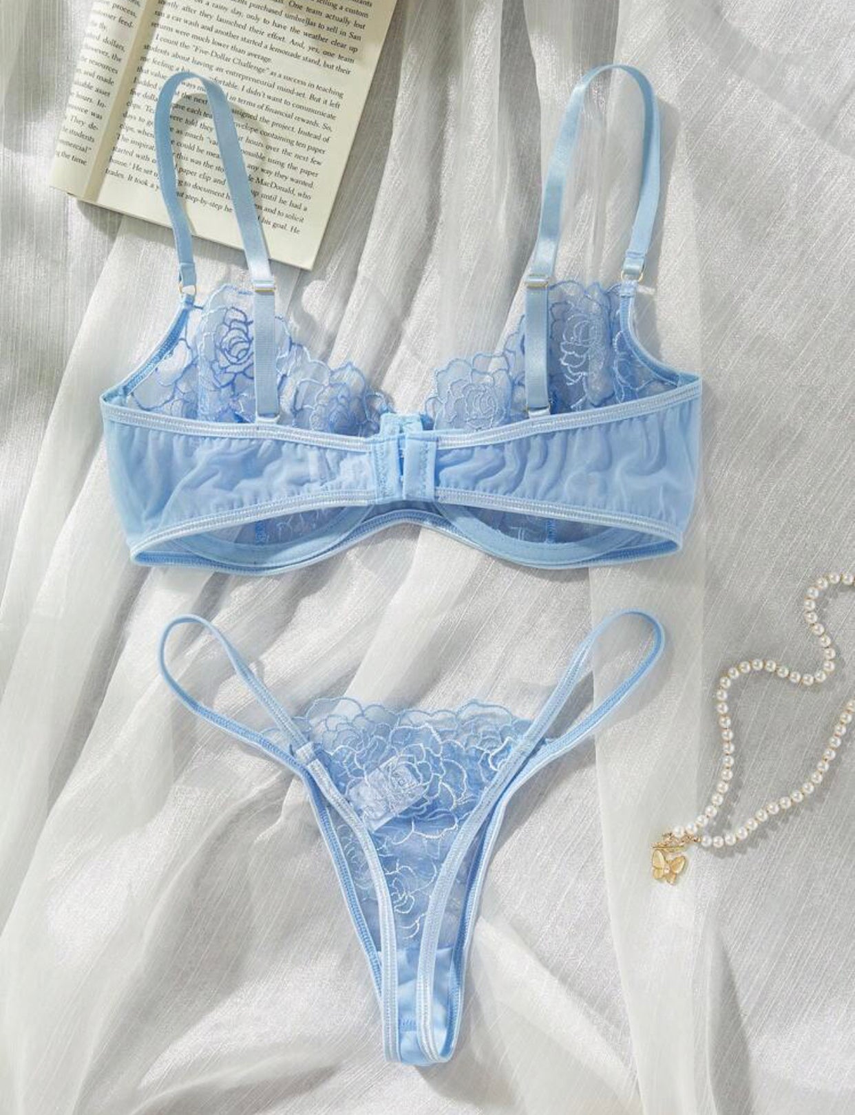8224 - AMELIEE