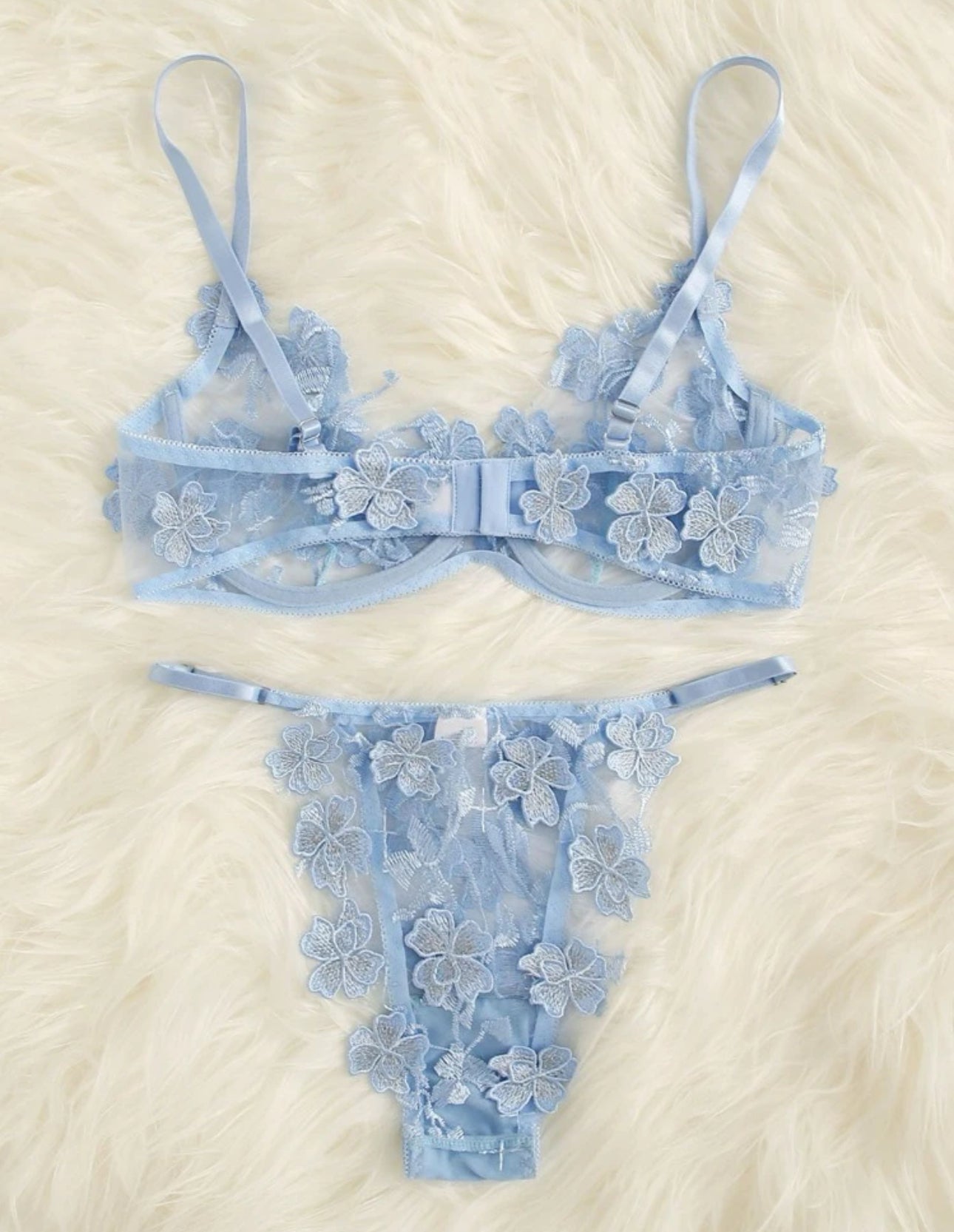 8438 - AMELIEE