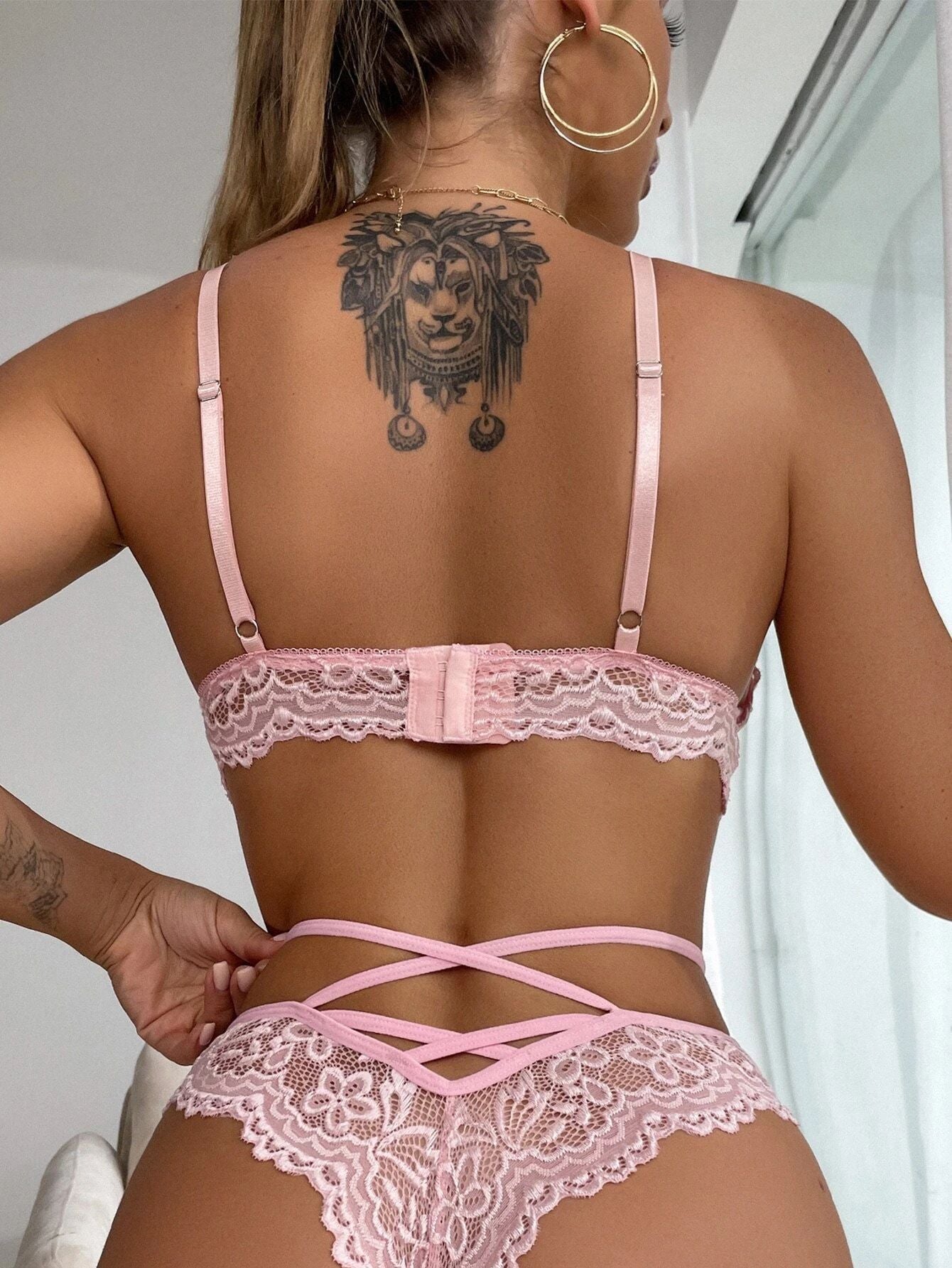 8518 - AMELIEE