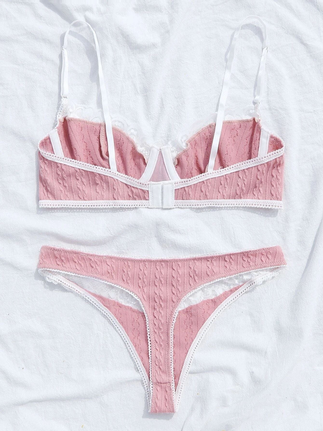 0830 - AMELIEE