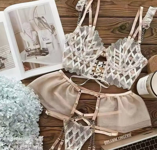 3902B - AMELIEE