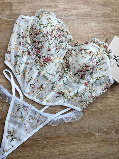 6704 - AMELIEE