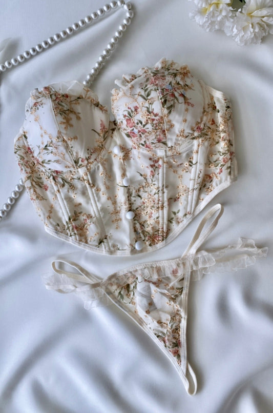 6704 - AMELIEE