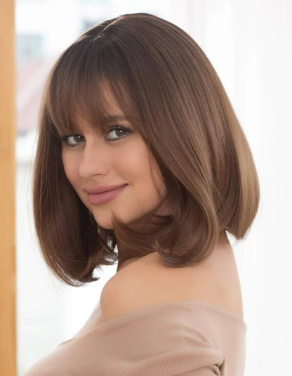 Peluca corta color castaño oscuro